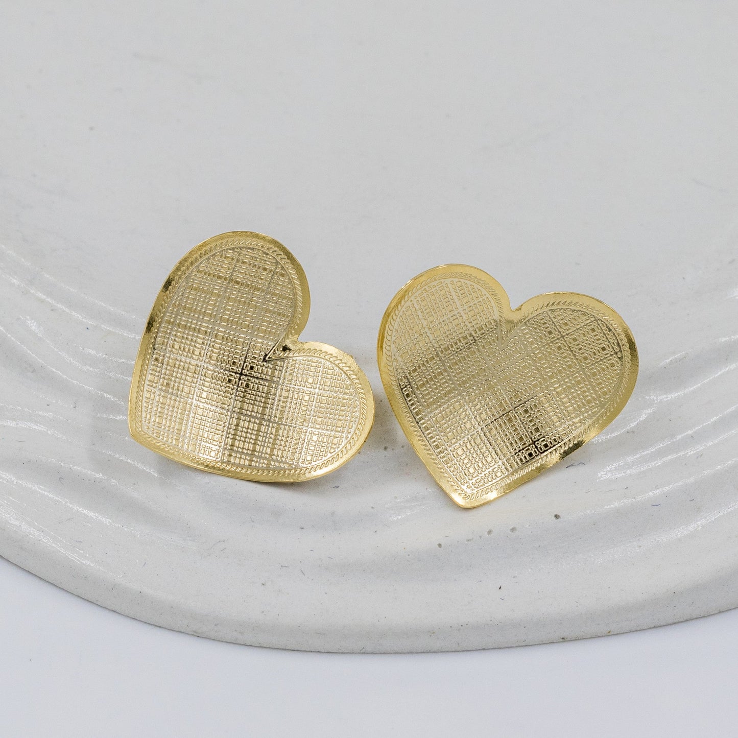 Arete bronce corazon tallado 2.2cm