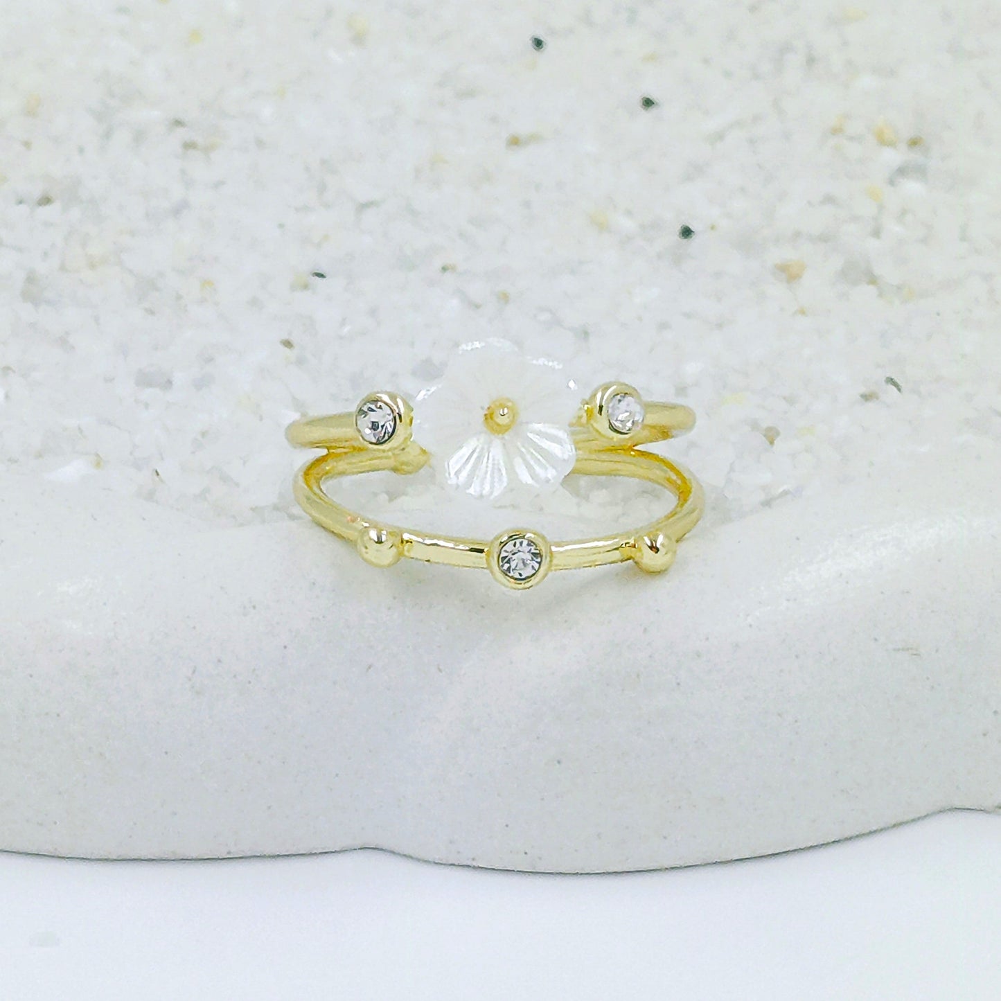 Anillo flor nácar