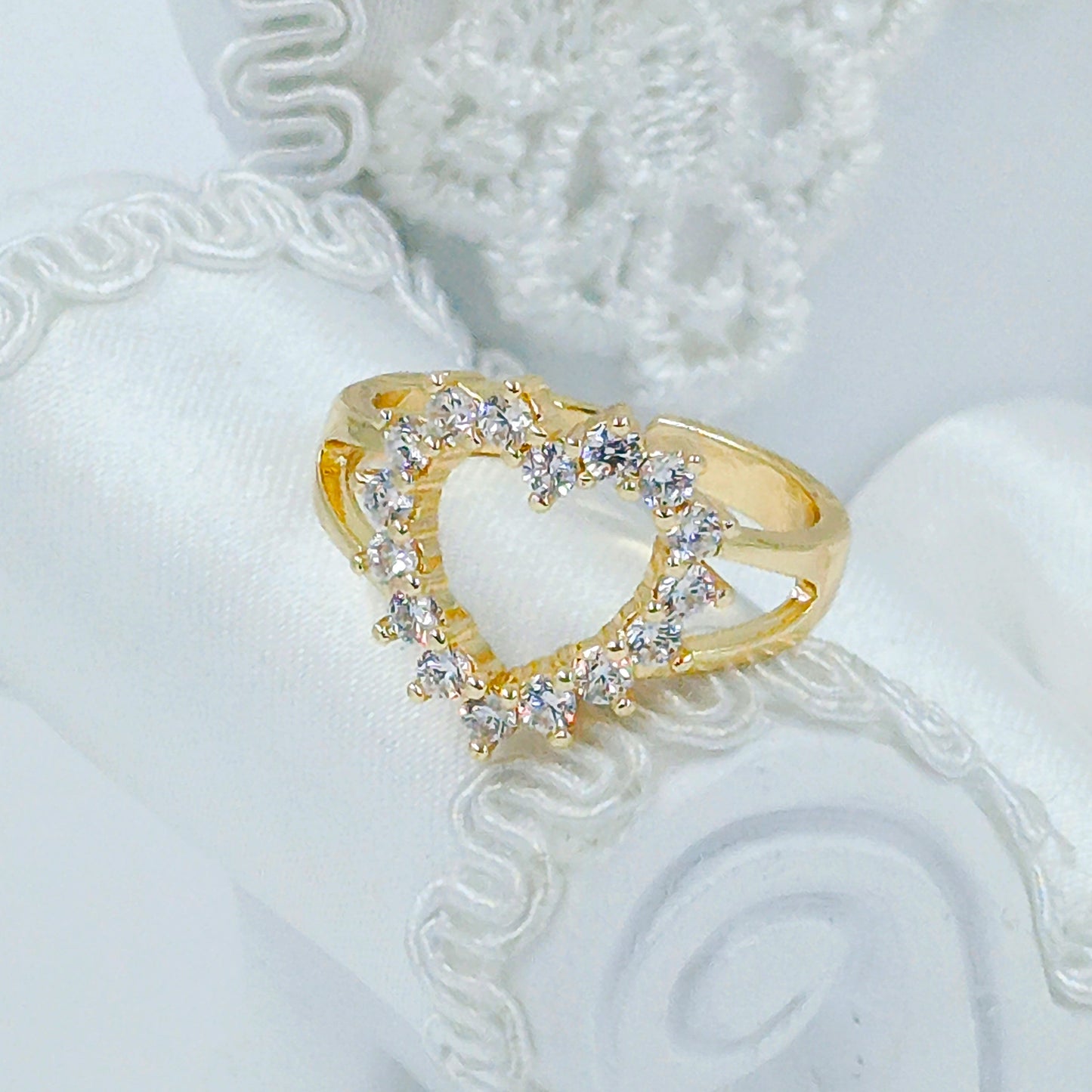 Anillo silueta corazones