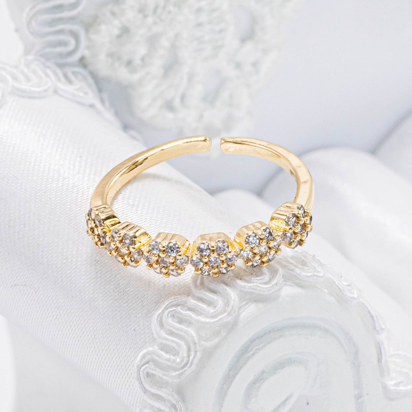 Anillo microzircones flores