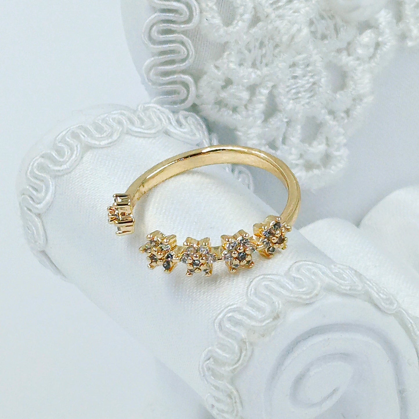 Anillo flores microzircones