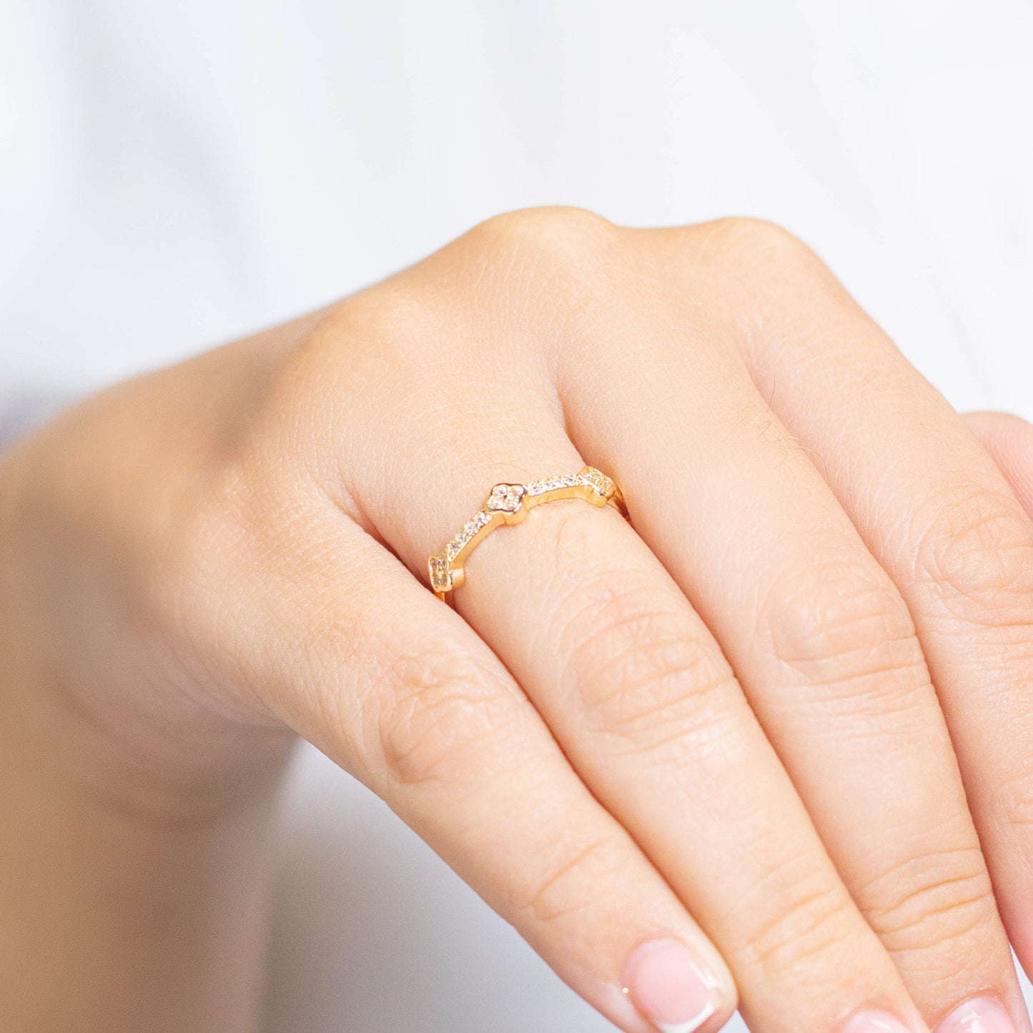 Anillo van cleef microzircones  Amulí