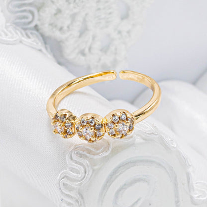 Anillo flores zircón