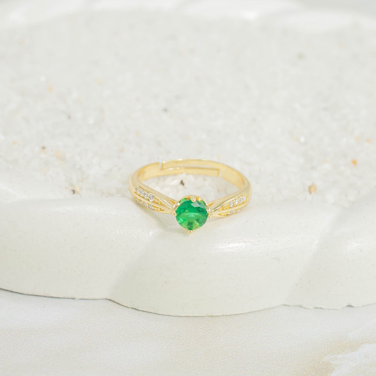 Anillo argolla esmeralda