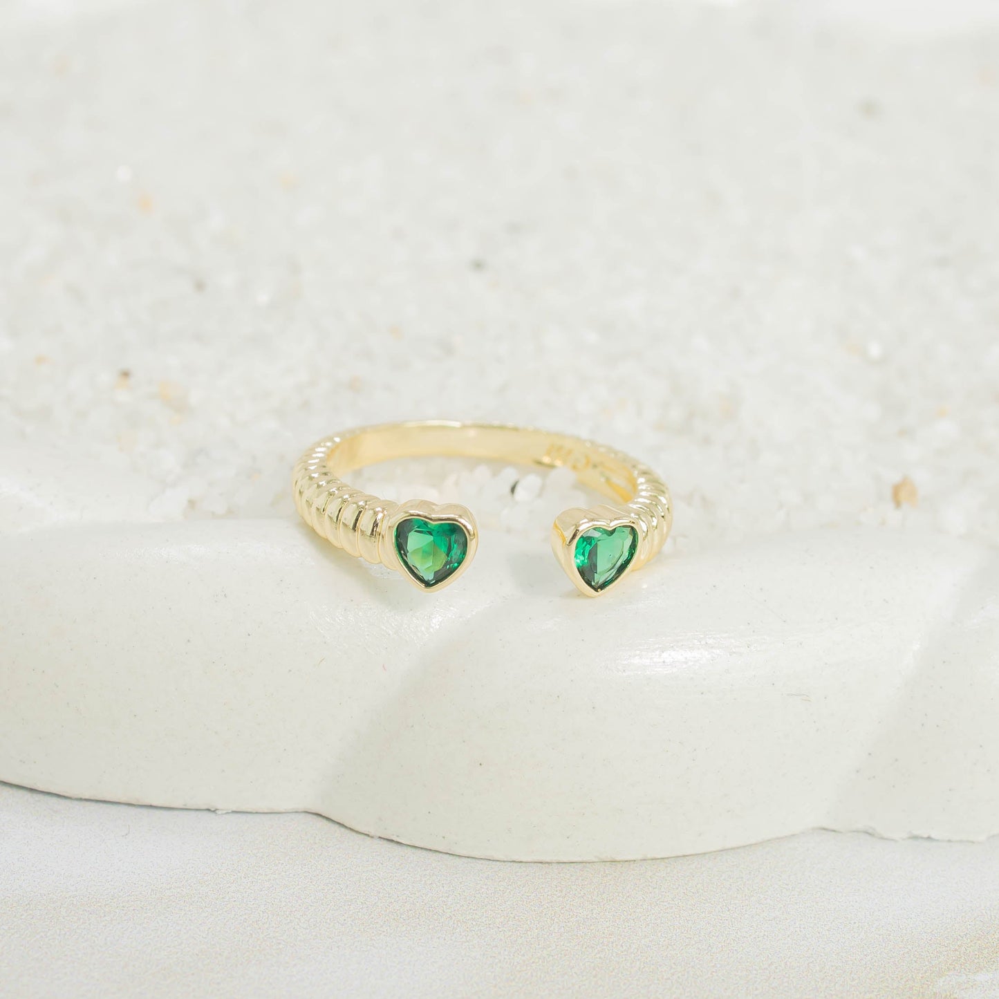 Anillo corazones esmeralda