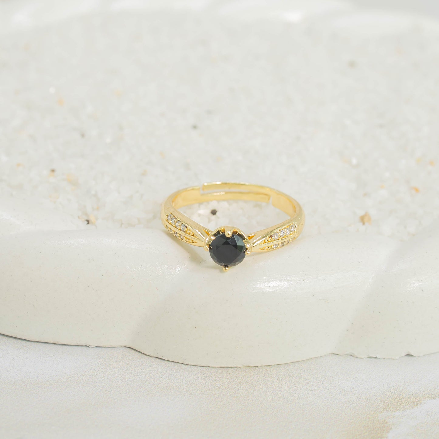 Anillo argolla zircón negro