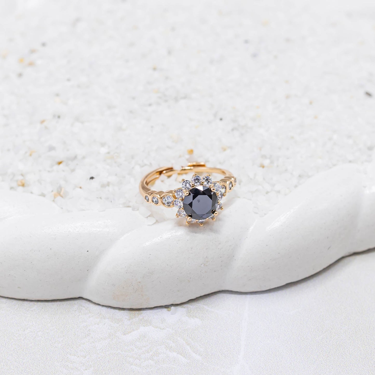 Anillo zircón negro