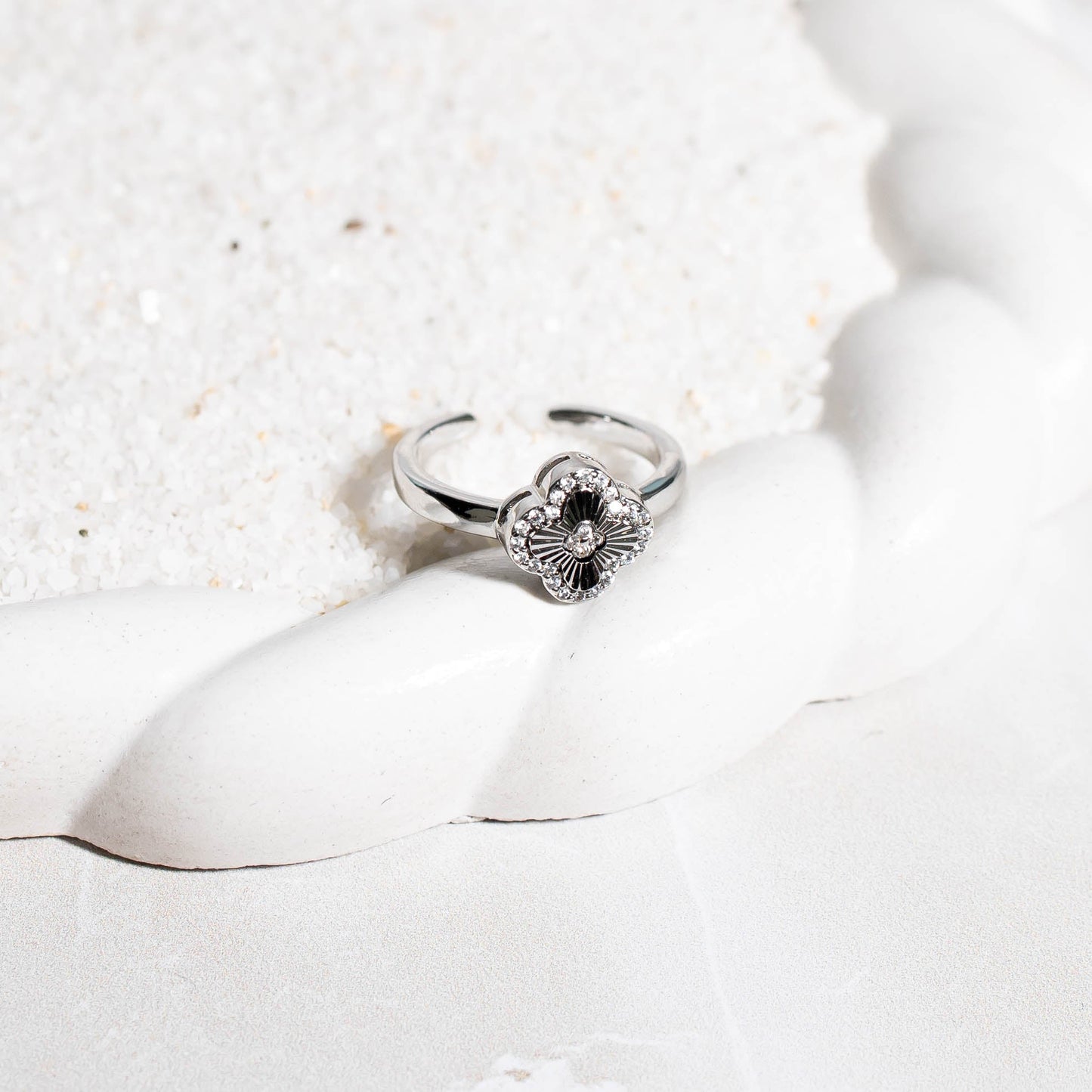 Anillo van cleef micro zircón P