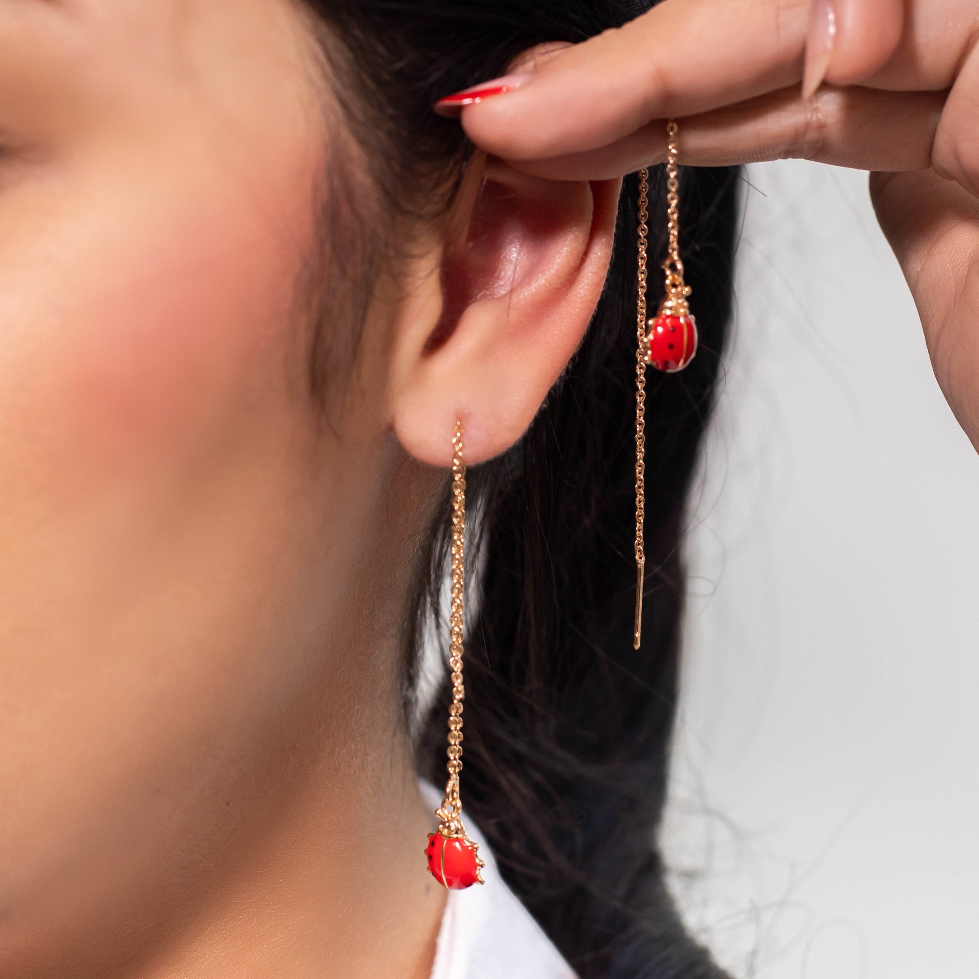 Arete hilo mariquita 