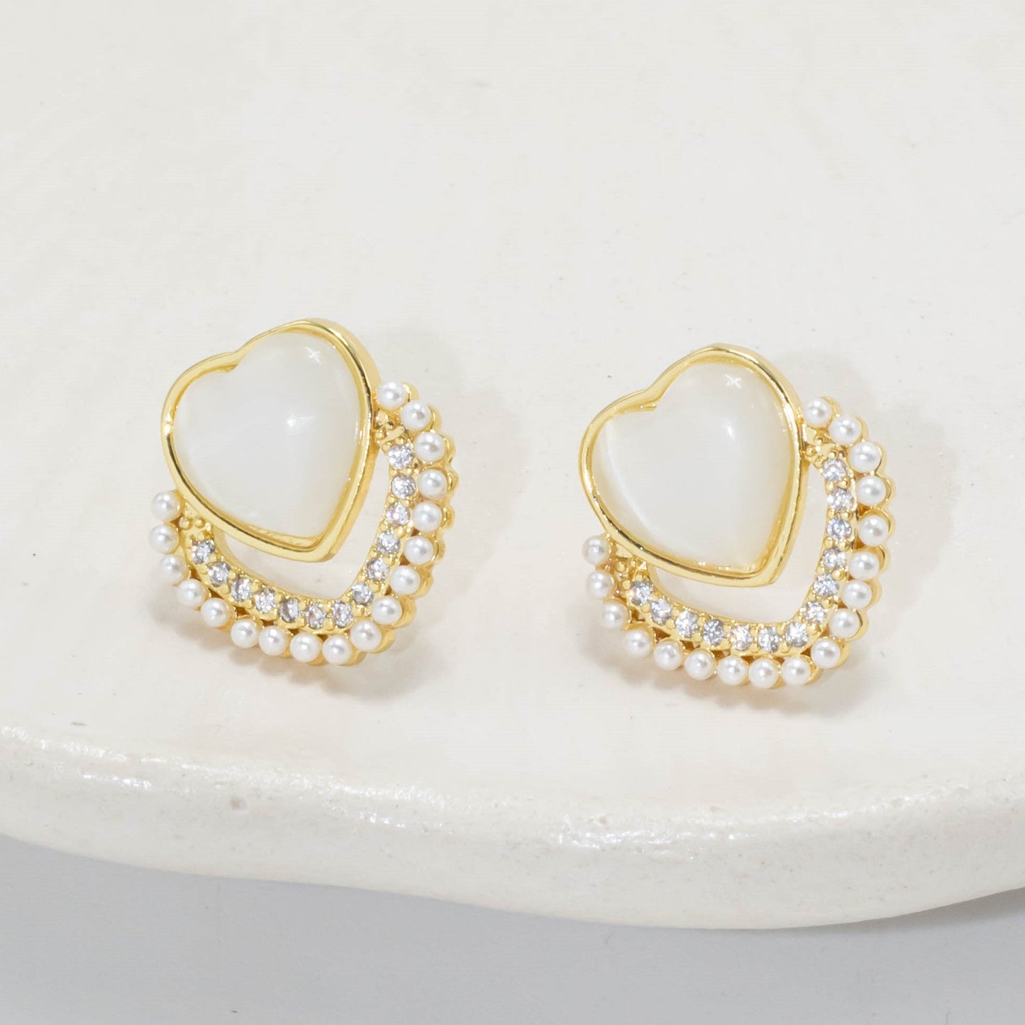 Arete corazón mini perlas