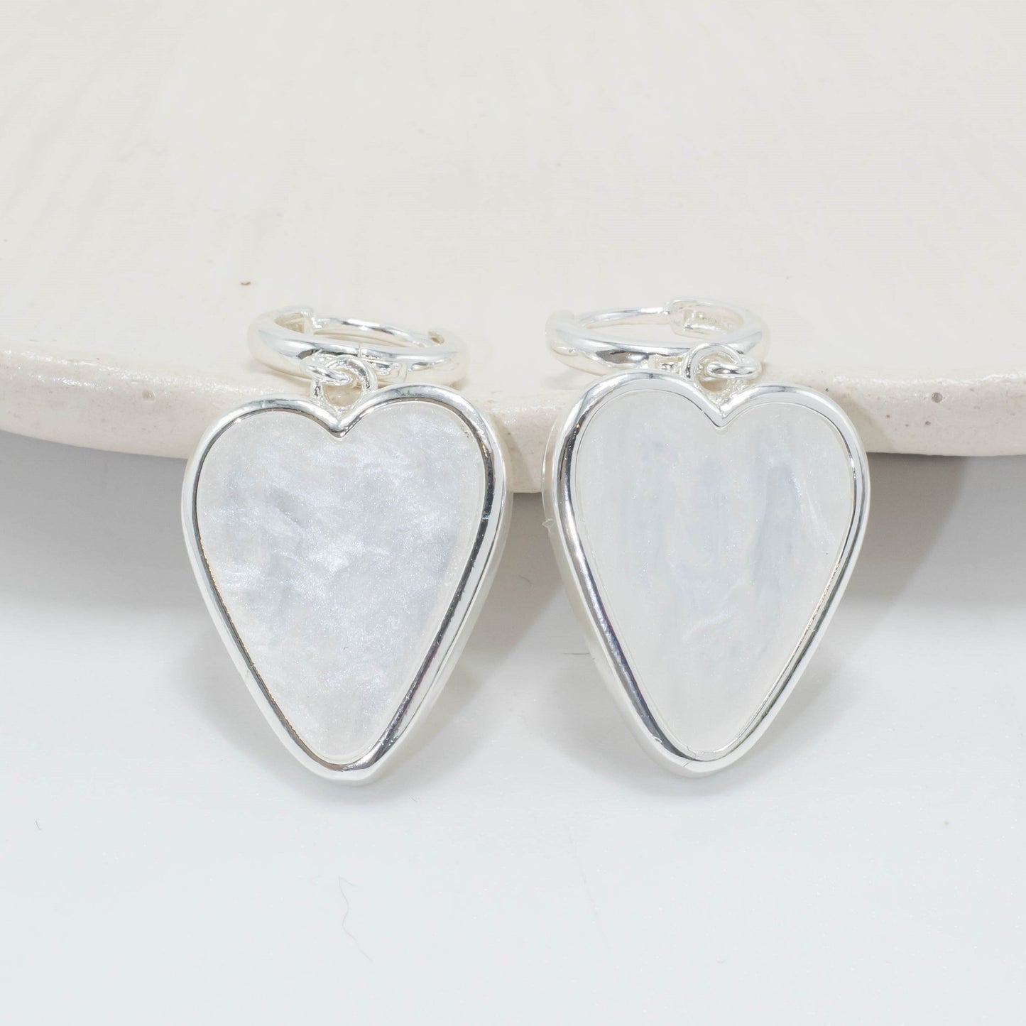 Arete corazón nácar P