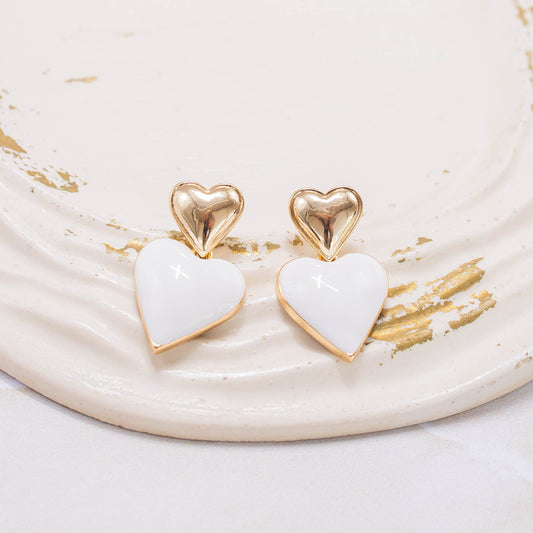 Arete corazón blanco