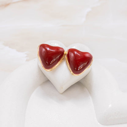 Arete corazón vinotinto