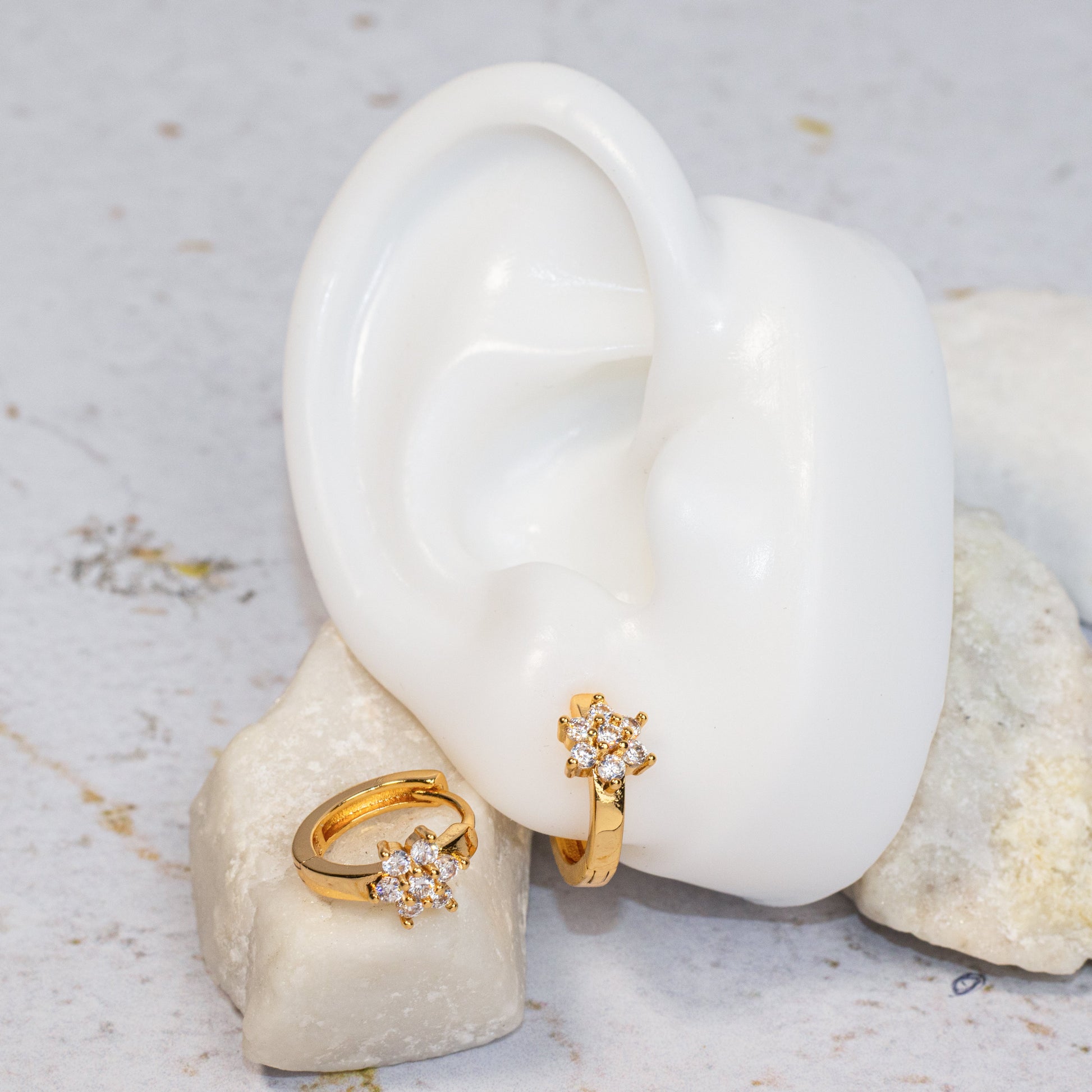 Candonga pqña flor microzircones (1,5cm)