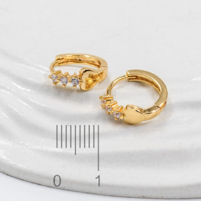 Candonga pequeña corazon tres zircones (1,2cm)Amulí