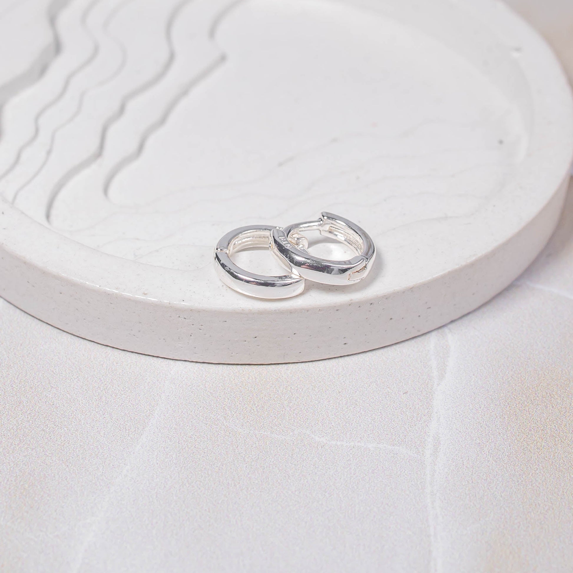 Candonga pequeña lisa plata Amulí