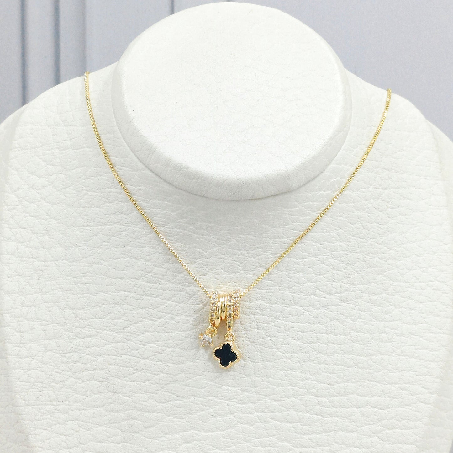 Topo van cleef  Amulí