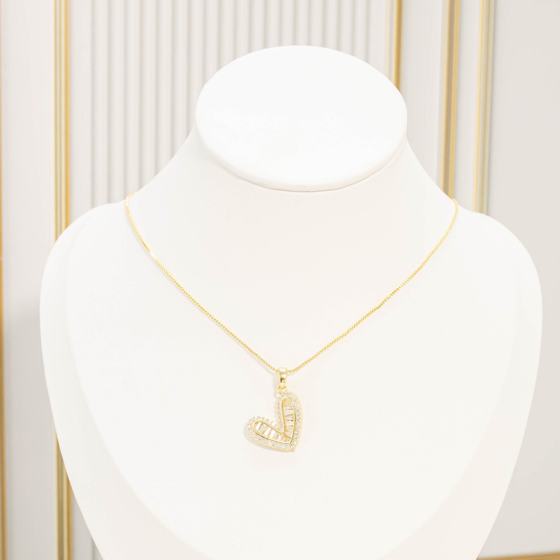 Collar rodio corazón baguette