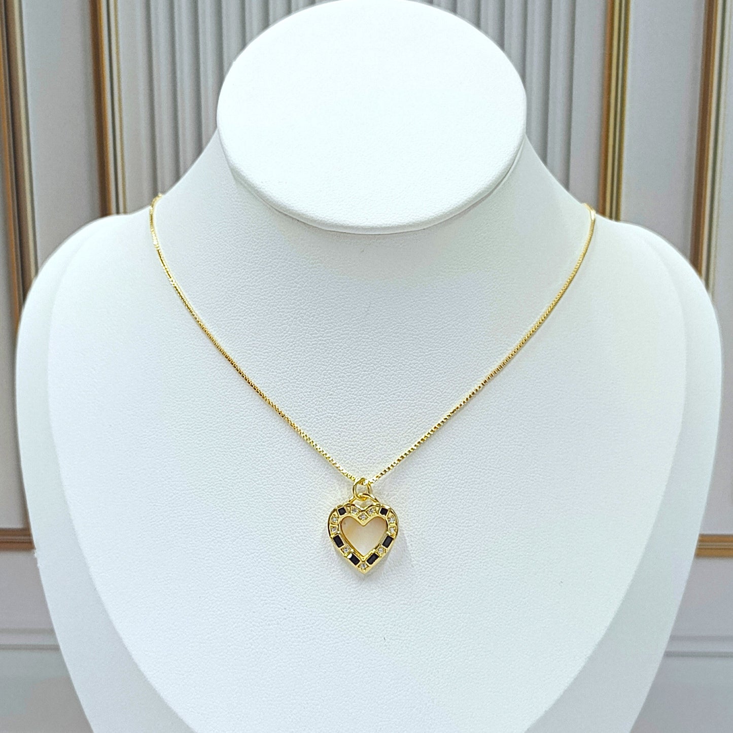 Collar rodio corazón nácar