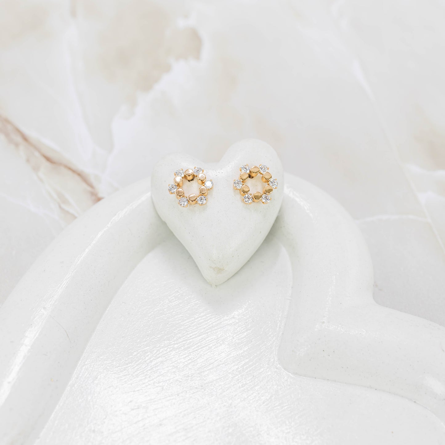 Topo círculo con zircones